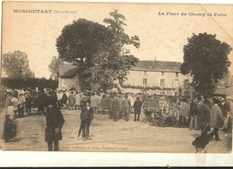 79 - MONCOUTANT - La Place Du Champ De Foire   ( Att Coins ) 252 - Moncoutant