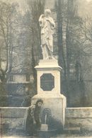 11 - Axat - La Fontaine -   Statue : Sur La Plaque On Peut Lire : Don De Dujardin Beaumetz, Ministre  1907 - Axat
