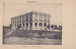 Dahomey. Kotonou. Le Palais De Justice. Au Dos: Societé Des Missions Africaines De Lyon. Etc. - Dahomey