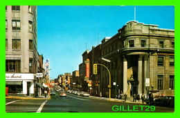 SHERBROOKE, QUÉBEC - ANGLE KING & WELLINGTON AU CENTRE DES AFFAIRES - UNIC - LAURA SECORD - - Sherbrooke