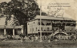 LE 14 JUILLET A PORTONOVO LA FOULE DEVANT L'HOTEL DU GOUVERNEMENT - Dahomey