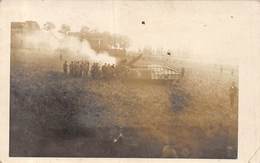 20-7228 :  CARTE-PHOTO. AVION ? ACCIDENT? MILITAIRES - To Identify