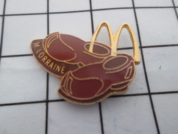 1216c Pin's Pins / Belle Qualité Et TB état !!!! : THEME : McDONALD'S / LORRAINE SABOTS Comme C'est Original ! - McDonald's