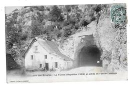 38  - CPA  PIONNIERE  De  LES  ECHELLES - Le  Tunnel  ( Napoléon I 1814 ) Et Entrée De L ' Ancien  Passage  (  Animée  ) - Altri Comuni
