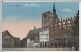 (64758) AK Stralsund, Rathaus, Nikolaikirche, Marktplatz, Vor 1945 - Stralsund