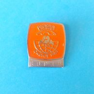 1981 WORLD WRESTLING CHAMPIONSHIPS (FILA) Official Participant Pin Badge "WRESTLER" ... Lutte Ringen Lotta Lucha Worstel - Worstelen