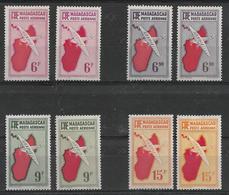 Madagascar P.A Un Lot De Neufs  Dont Variété Cartes Rouge Et Carmin - Unused Stamps