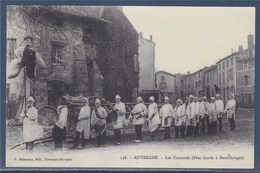 Les Cornards Reproduction Carte Ancienne Auvergne Folklore Procession Des Cornards  Fête Locale à Sauxillanges - Manifestations