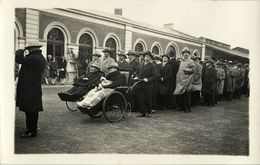 Nederland, DEN HELDER, Onbekende Optocht Mannen, Rolstoel (1920s) Fotokaart - Den Helder