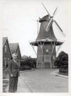 Photo Hollande(nederland) Années 50 Format 9/12  Moulin Avec Personnage. - Orte