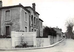 Saint Bauzille De Putois       34       Rue Et Statue De La Vierge      10x15     (voir Scan) - Autres & Non Classés