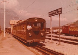 STAZIONE FERROVIARIA CON LOCOMOTIVA, *Wilderswil -Schynige Platte* (SVIZZERA)  - LEGGI - Treinen