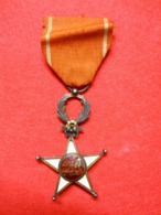 Médaille Décoration Pendante, Chevalier Ordre Du Ouissam Alaouite Avec Ruban Maroc Version Ancienne - Sonstige & Ohne Zuordnung