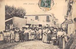 Palavas Les Flots            34        La Foule Sur Une Place. Laquelle ? Pli Sans Incidence Côté Vu        (Voir Scan) - Palavas Les Flots