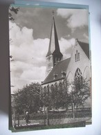 Nederland Holland Pays Bas Hellendoorn Met RK Kerk En Dame - Hellendoorn