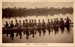 GABON ECOLIÈRES EN PIROGUE - Gabon