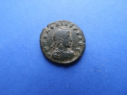 HONORIUS   (393-423) AD   -   AE2   6,01 Gr.   -   NIKOMEDIA - The End Of Empire (363 AD To 476 AD)