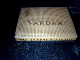 Yougoslavie Publicité Ancien Paquet Vide En Carton De Cigarettes (Macédoine) Marque  Vardar - Autres & Non Classés
