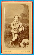 PHOTO Photographie CDV VICTOR FRANCK Peintre & Photographe 88 St Saint-Dié Des Vosges : Curieux Portrait Enfant Au Fusil - Antiche (ante 1900)