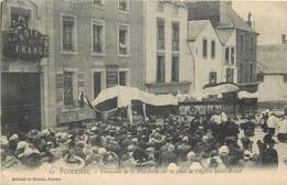 Delcampe - PLOERMEL-procession De La Fête Dieu Sur La Place De L'église St Armel - Ploërmel