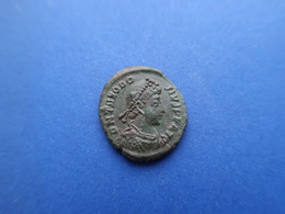 THEODOSIUS I   -   (379 - 395) AD  -   AE 2   5,67 Gr.   -  THESSALONIKI  -   RIC 52 - The End Of Empire (363 AD Tot 476 AD)