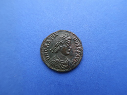 GRATIANUS.  -  (367 - 383) AD  -  AE23 Centenionalis  -  5,11 Gr  -    SISCIA    Zeer Mooi! - La Fin De L'Empire (363-476)