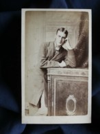 Photo CDV Alexandre Bassanq, London - Jeune Homme, Pose Pensif, Circa 1875 L498Q - Alte (vor 1900)