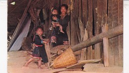 CHIENGMAI /  Hill Tribe Meo Woman Using Her Foot For Seperating Rice From Paddy - Tailandia