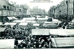 N°8955 -cpa St Hilaire Du Harcouet -la Place Du Bassin Un Jour De Marché- - Marchés