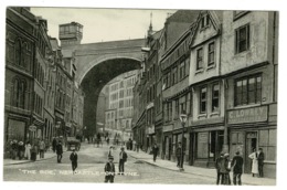 Ref 1363 - Early Postcard - C. Lowrey Hairdresser - "The Side" - Newcastle On Tyne  - Northumberland - Newcastle-upon-Tyne