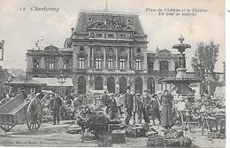 CHERBOURG ( 50 ) - Place Du Château , Un Jour De Marché - Mercati