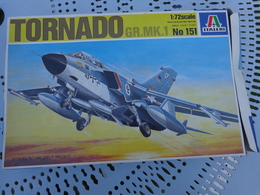 Maquette Avion Militaire--en Plastique-1/72.- Italeri Ref 151 TORNADO GR MK1 - Vliegtuigen