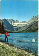 Uomo Che Pesca In Un Lago Di Montagna - Fischerei