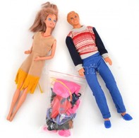 Barbie (Mattel) és Ken Babák Kiegészítőkkel, Kopottas, Firkált állapotban H: 30 Cm, 31 Cm - Other & Unclassified