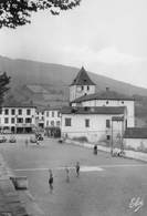 SARE - Vue Sur L'Eglise Et La Campagne Basque - Sare