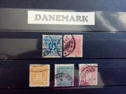 DANEMARK.1875 à 1907 .  Timbres JOURNAUX Et De SERVICE. Côte YT 2020 :  34,00 €. - Dienstzegels