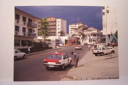 GABON - LIBREVILLE  - La Rue Lafon         ( Pas De Reflet Sur L'original ) - Gabon