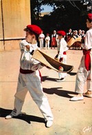 SAINT-PALAIS - Groupe Folklorique "Jarraiki" - Partie De Pelote Basque à Chistéra - Saint Palais