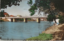 86 - AVAILLES LIMOUZINE - Franchissant Le Nouveau Pont, La Vienne Va Baigner Les Vieux Quarrtiers De La Ville - Availles Limouzine