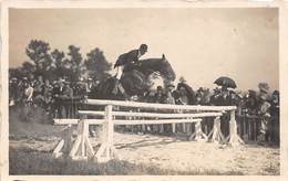 Sport.   Hippisme :       Saut D'obstacle   2   Carte Photo      (voir Scan) - Ippica