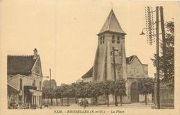 CPA 95 Val D'Oise Moisselles La Place Eglise - Moisselles