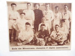 ÉCOLE DES MÉCANICIENS CHAMPION 3ème RÉGION- ÉQUIPE DE FOOTBALL— PHOTO DE JOURNAL: 08/1932 - Bateaux