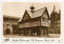 U-K -- MARKET HARBOROUGH-- Repro --Old Grammar School --  (animée) ..............CPM. - Altri & Non Classificati