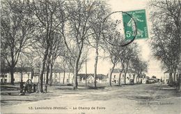 LENCLOÎTRE - Le Champ De Foire.. - Lencloitre