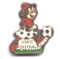 BD323 Pin's Disney Mickey Minnie USCC FOOTBALL Union Sportive Carqueiranne La CRAU VAR La Moutonne Achat Immédiat - Disney