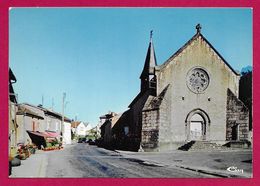 Carte Postale Moderne Mézières Sur Issoire - L'Église Et La Rue Principale - Meziere Sur Issoire