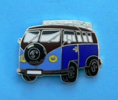 1 PIN'S //  ** LE MYTHIQUE / COMBI VOLKSWAGEN ** - Volkswagen