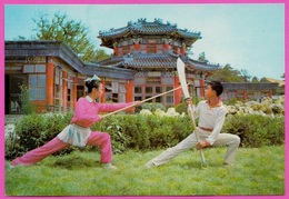 CPM Chine CHINA Arts Martiaux - Broadsword Against Spear  - Sabre à Long Manche Contre Lance ** Sport - Artes Marciales