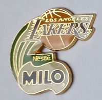 A223 Pin's USA BASKET LAKERS MILO NESTLE LOS ANGELES Version 2 Achat Immédiat - Basketball