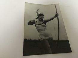 P4 - Miss Betty BRADLEY 17 Ans Au Palladium De Londres 14/6/56 - Archery